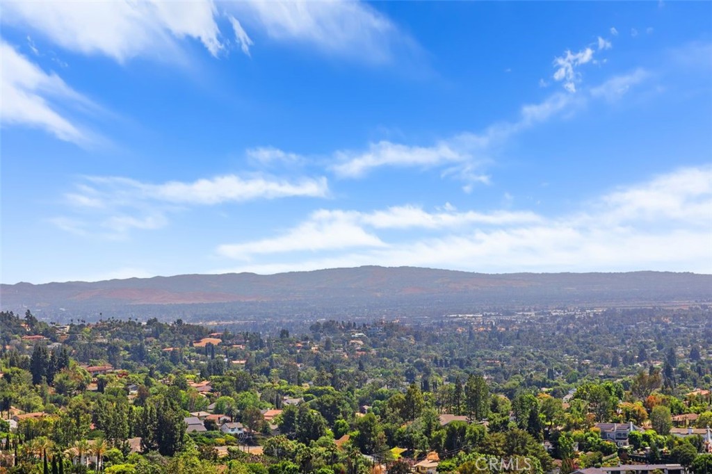 https://media.crmls.org/medias/b78cc96d-4e8e-4840-8b68-4e3367fbca4b.jpg?preset=X-Large