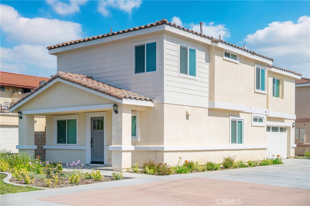 560 W Grand Avenue