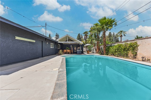 8975 Driftwood Dr, Riverside CA: https://media.crmls.org/medias/b78ddfcc-7698-4a83-8c65-691ca69a8c77.jpg