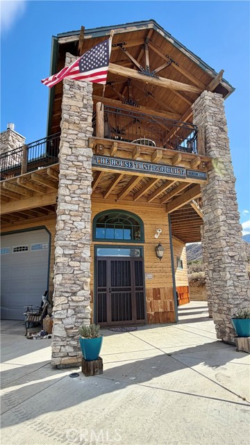 Detail Gallery Image 4 of 68 For 275 Canyon, Pinon Hills,  CA 92371 - 3 Beds | 2/1 Baths