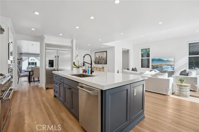 2501 N Poinsettia Avenue, Manhattan Beach CA: https://media.crmls.org/medias/b78ff609-bbdc-4cfb-9eab-79c2a44b136c.jpg