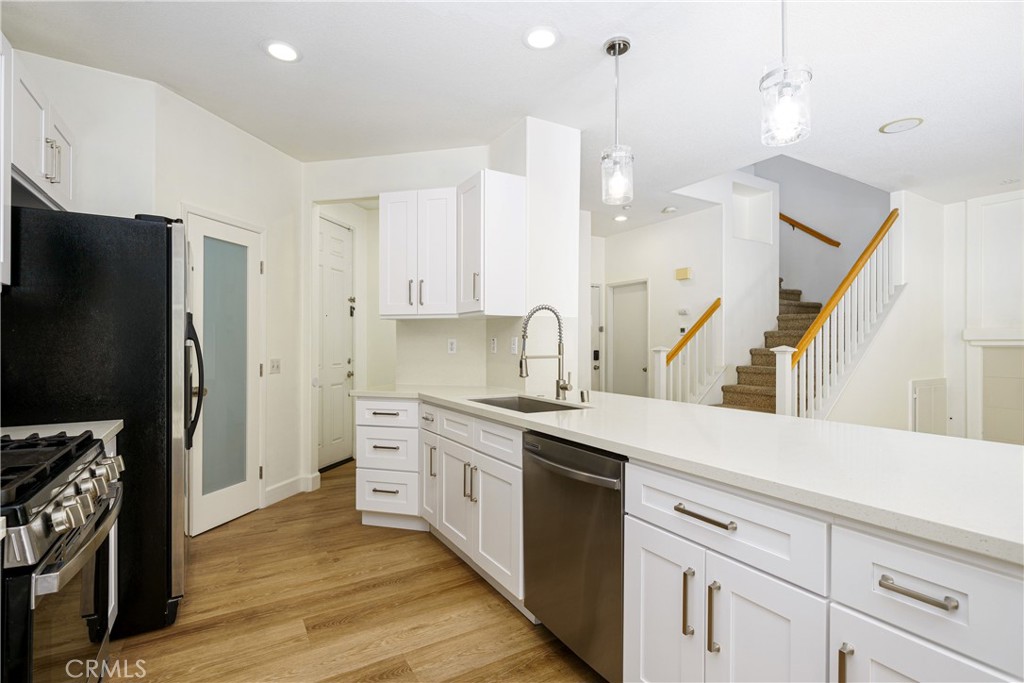 https://media.crmls.org/medias/b7904417-1d7c-4293-950c-069b341760f6.jpg?preset=X-Large