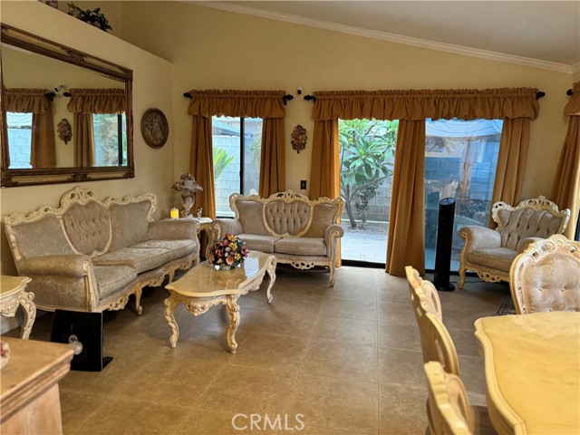 Detail Gallery Image 6 of 26 For 136 Mistletoe Dr, Corona,  CA 92879 - 2 Beds | 2 Baths