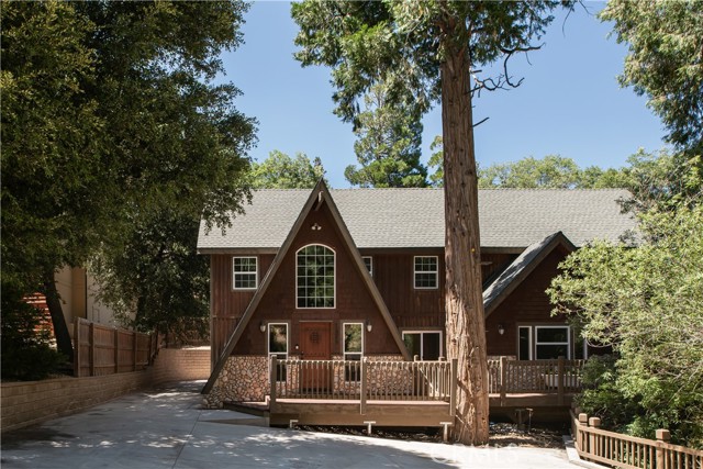 Detail Gallery Image 1 of 27 For 1626 Creek Dr, Lake Arrowhead,  CA 92352 - 3 Beds | 2/1 Baths