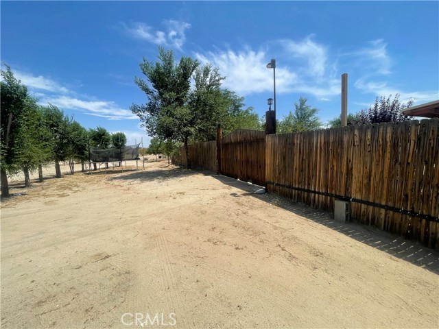 4441 Sierra Road, Phelan CA: https://media.crmls.org/medias/b7913612-597c-42e2-854f-b2f4ceffd23d.jpg