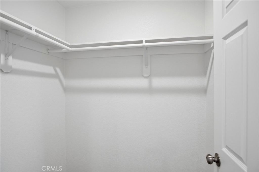 https://media.crmls.org/medias/b791a86a-7ad3-4934-a946-da9f8e4aef3b.jpg?preset=X-Large