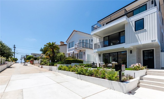 341 6th Street, Manhattan Beach, California 90266, 5 Bedrooms Bedrooms, ,2 BathroomsBathrooms,Residential,Sold,6th,SB23103768