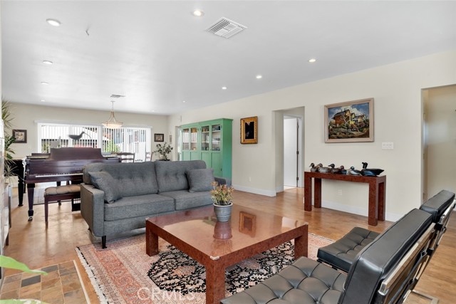 Image 6 of 45 For 18203 Arminta Street