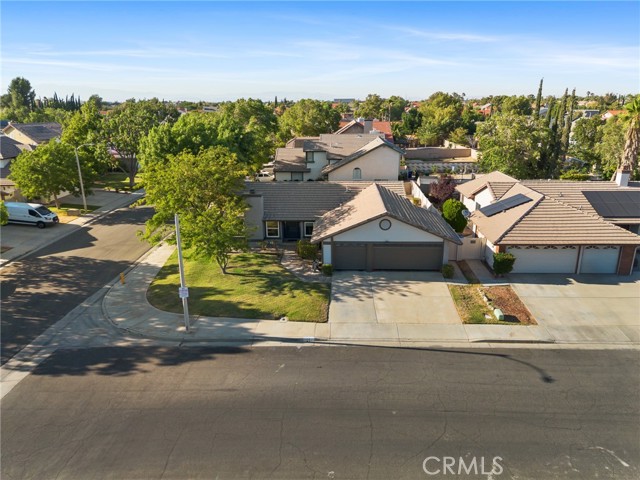 2037 Comstock Court, Palmdale CA: https://media.crmls.org/medias/b791e8eb-d961-4c9d-8a1d-a05e2daa6633.jpg