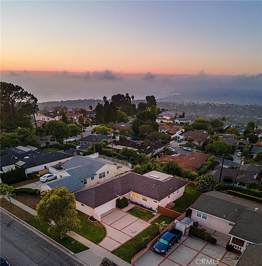 https://media.crmls.org/medias/b791ee78-0326-4266-ba46-367d5a20f0be.jpg?preset=X-Large