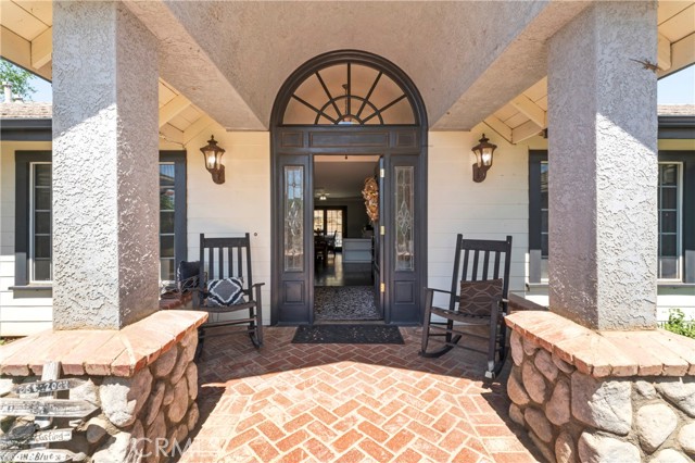 34037 Agua Dulce Canyon Road, Agua Dulce CA: https://media.crmls.org/medias/b7925a67-a2c7-4e6e-95e0-46e7cb72922f.jpg