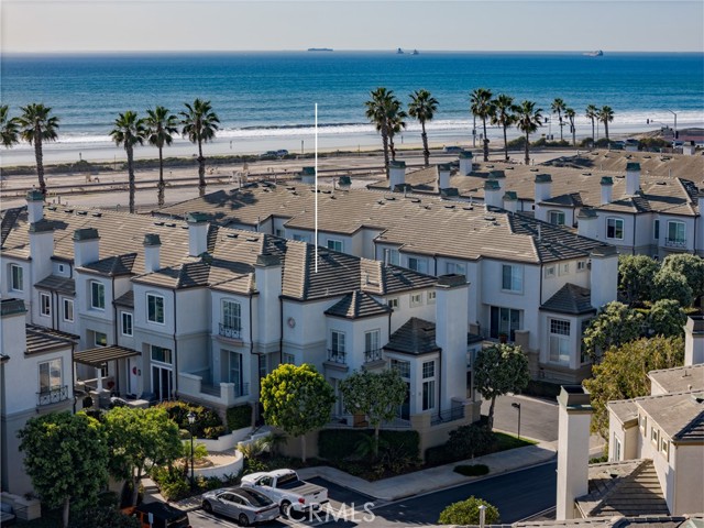 Detail Gallery Image 2 of 46 For 6242 Surfboard, Huntington Beach,  CA 92648 - 3 Beds | 2/1 Baths