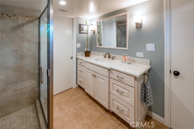 Jack & Jill bath