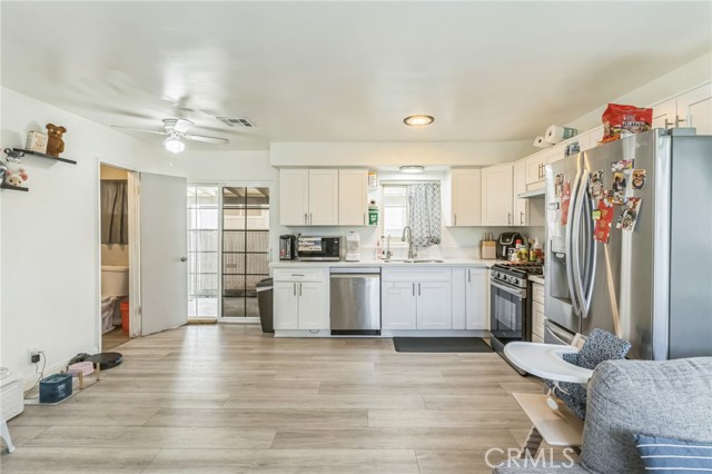 418 N Berlyn Avenue, Ontario CA: https://media.crmls.org/medias/b7949923-15c8-4cfd-b64f-de5d8fcb3006.jpg
