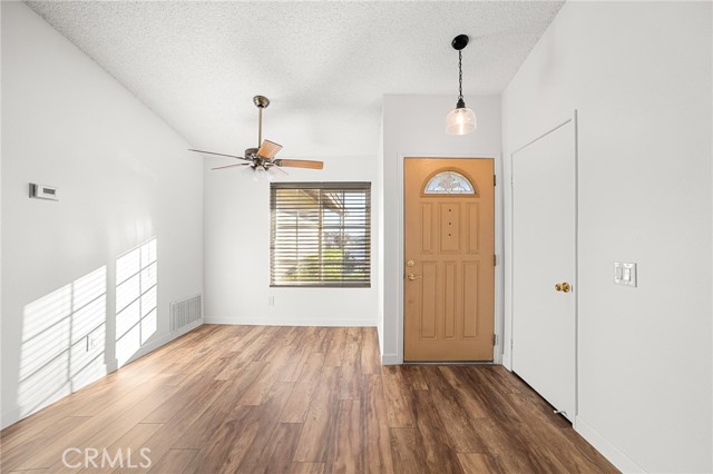 Detail Gallery Image 8 of 33 For 1549 Agate, Colton,  CA 92324 - 3 Beds | 2 Baths