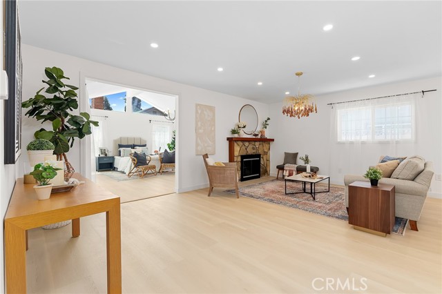 Detail Gallery Image 4 of 19 For 10632 Henderson, Garden Grove,  CA 92843 - 3 Beds | 2 Baths