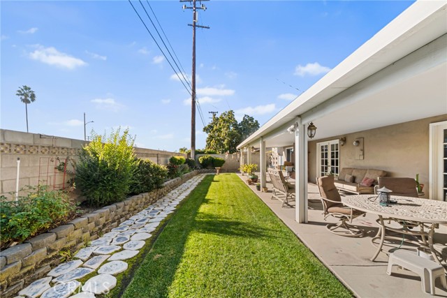 Detail Gallery Image 23 of 39 For 4024 E Del Valle, Orange,  CA 92869 - 5 Beds | 3 Baths