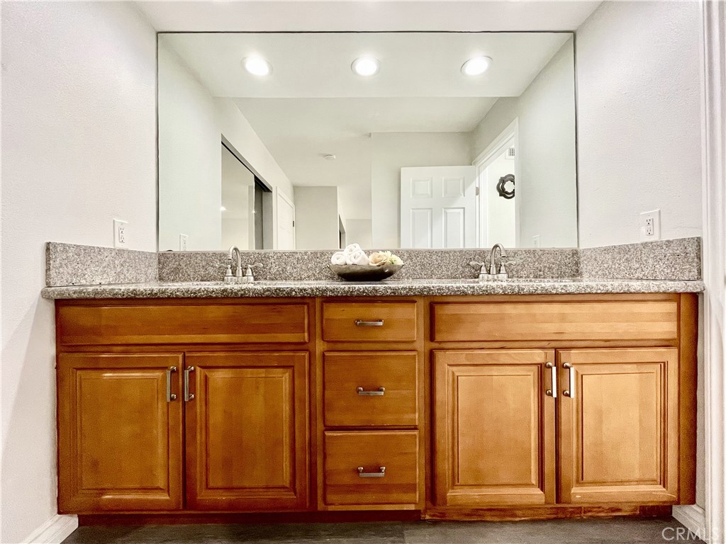 https://media.crmls.org/medias/b7987256-0241-4776-b6c4-77715b755b9b.jpg?preset=X-Large