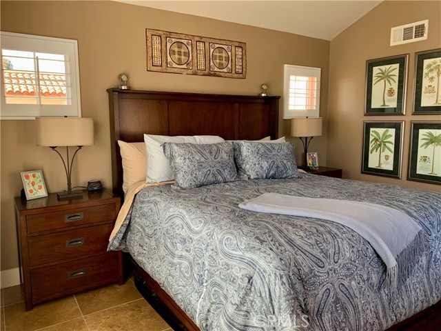 16 Teramo Court, Newport Coast CA: https://media.crmls.org/medias/b7999a87-29ea-4e5f-9286-1a9f7ab2c178.jpg
