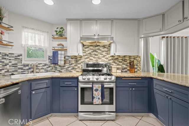 Detail Gallery Image 13 of 70 For 15717 Rosehaven Ln, Canyon Country,  CA 91387 - 3 Beds | 2/1 Baths