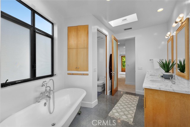Detail Gallery Image 36 of 51 For 1635 19th St, Manhattan Beach,  CA 90266 - 6 Beds | 4 Baths