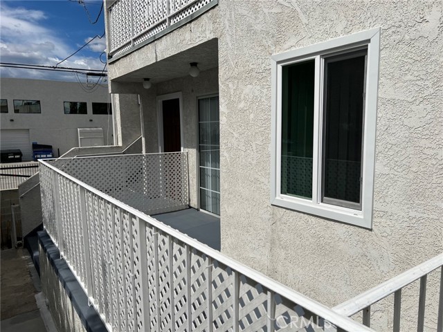 7039 Remmet Avenue, Canoga Park CA: https://media.crmls.org/medias/b79d93d7-5a2a-4cde-9e8b-6e7ce97300e4.jpg