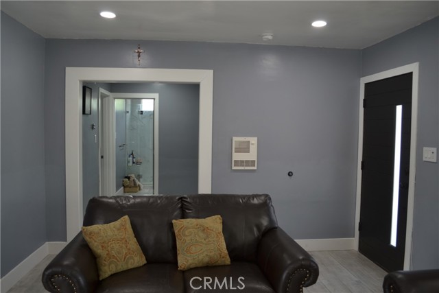 11068 Penrose, Sun Valley CA: https://media.crmls.org/medias/b79dc6d3-50f6-41cf-bc20-25840fc17882.jpg
