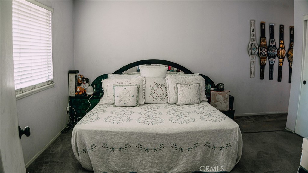 https://media.crmls.org/medias/b79ddb4d-556b-4342-8b11-c7316dc8f4a4.jpg?preset=X-Large