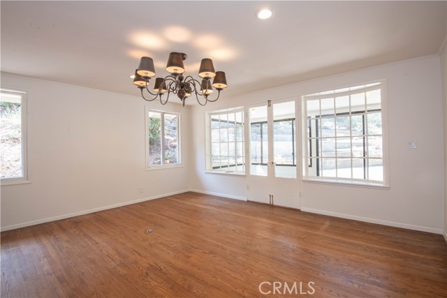 2475 Sunset Drive, Riverside CA: https://media.crmls.org/medias/b79e0150-1697-4d98-a878-15aada045d55.jpg