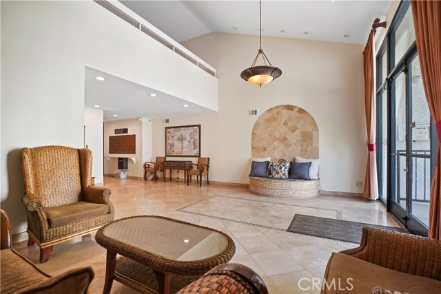 Detail Gallery Image 4 of 65 For 4041 via Marisol #313,  Los Angeles,  CA 90042 - 2 Beds | 2 Baths