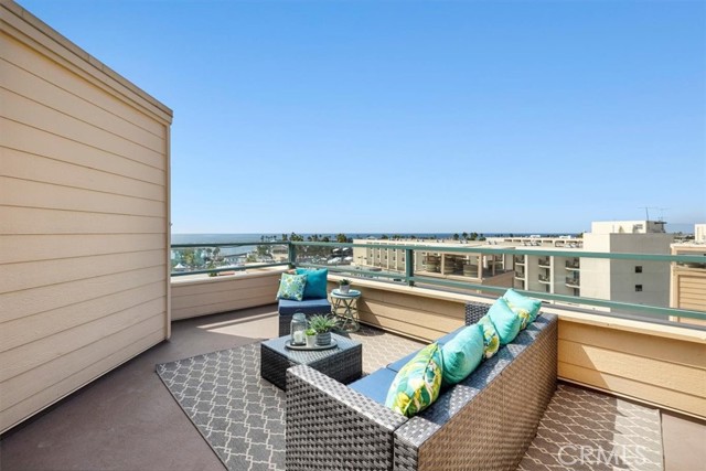 110 The Village, Redondo Beach, California 90277, 2 Bedrooms Bedrooms, ,2 BathroomsBathrooms,Residential,Sold,The Village,SB23176576