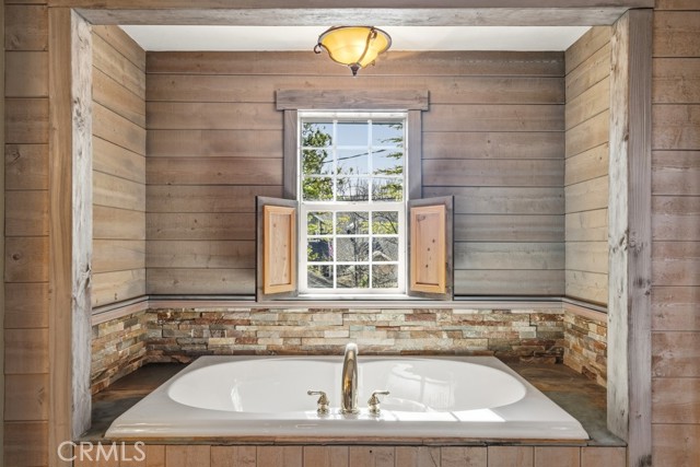 Detail Gallery Image 28 of 41 For 28070 West Shore Rd, Lake Arrowhead,  CA 92352 - 4 Beds | 2/1 Baths