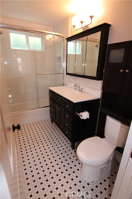 341 N Pine Street, Orange CA: https://media.crmls.org/medias/b79ec13c-7536-46d3-b931-2df26221be3d.jpg