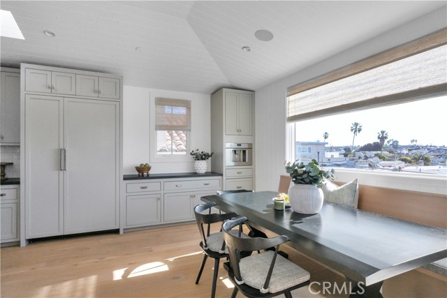 Detail Gallery Image 11 of 49 For 620 12th Street, Manhattan Beach,  CA 90266 - 5 Beds | 4/1 Baths