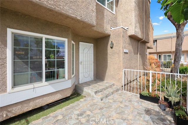 Detail Gallery Image 7 of 34 For 1569 W Jefferson Blvd,, Los Angeles,  CA 90018 - 3 Beds | 2/1 Baths