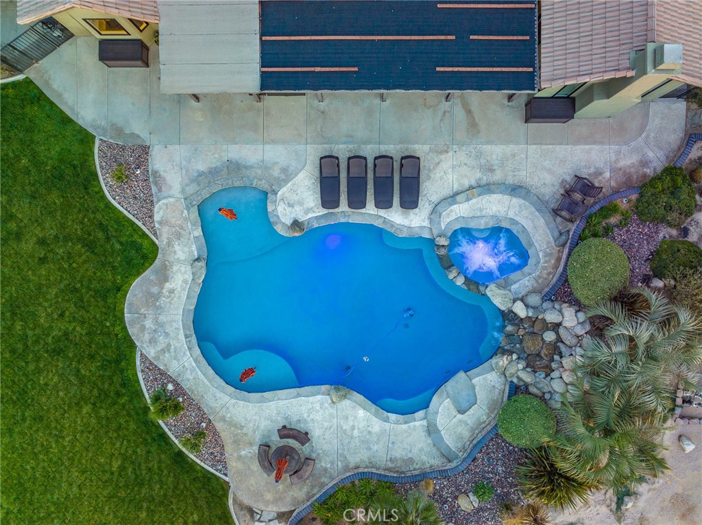 https://media.crmls.org/medias/b79f41e8-2cb4-4287-bbc1-6167e079980b.jpg?preset=X-Large
