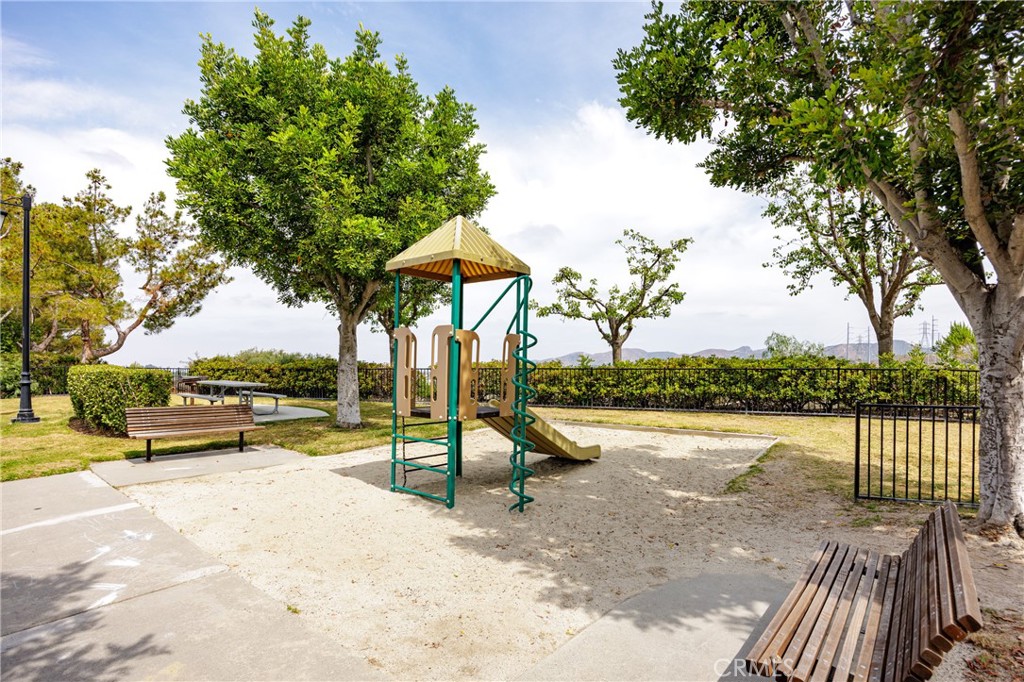 B79f5f8a B501 4ffb 8e69 764d2541507b