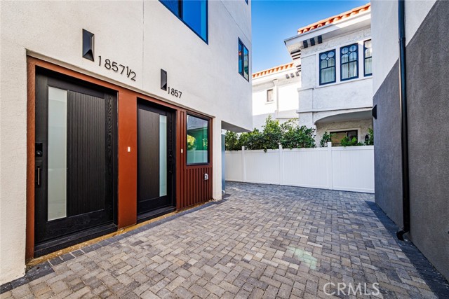 Detail Gallery Image 5 of 24 For 1857 Crenshaw Bld #1/2,  Los Angeles,  CA 90019 - 3 Beds | 3 Baths