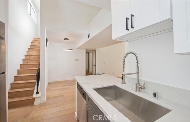 5540 Owensmouth Avenue, Woodland Hills CA: https://media.crmls.org/medias/b7a0002d-0508-4cf6-ac5b-8a83ce0a0956.jpg