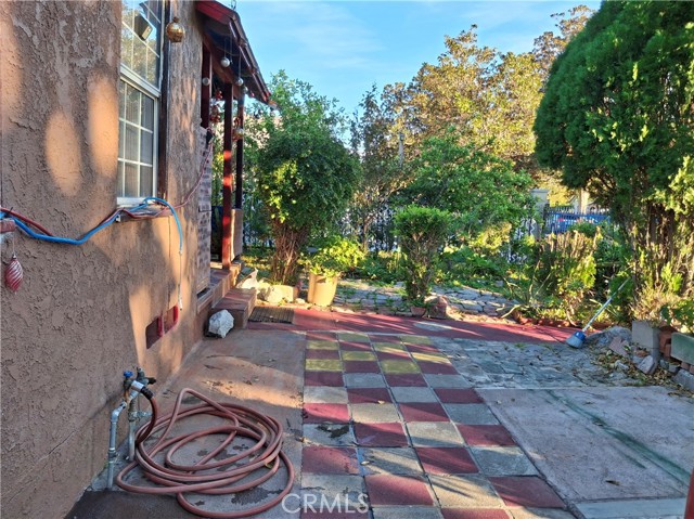 Detail Gallery Image 2 of 16 For 8024 Katherine, Panorama City,  CA 91402 - 2 Beds | 1 Baths