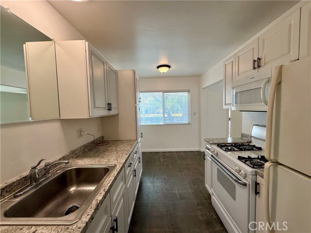 Detail Gallery Image 7 of 24 For 212 E 8th St #B,  Upland,  CA 91786 - 1 Beds | 1 Baths