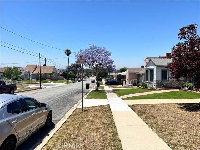 1923 W 115th Street, Los Angeles CA: https://media.crmls.org/medias/b7a44c29-6e8b-4219-b794-690efb551634.jpg