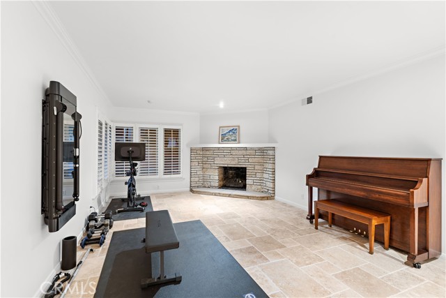 854 Guanajuato Drive, Claremont CA: https://media.crmls.org/medias/b7a4b7b7-7767-4d48-813e-a524015c6e2a.jpg