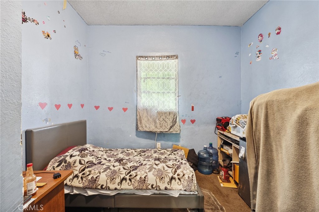 https://media.crmls.org/medias/b7a533f9-9246-4ab1-b996-11518d186f27.jpg?preset=X-Large