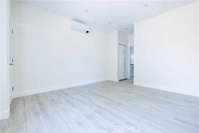 Detail Gallery Image 13 of 23 For 2947 West Blvd #1,  Los Angeles,  CA 90016 - 3 Beds | 2 Baths