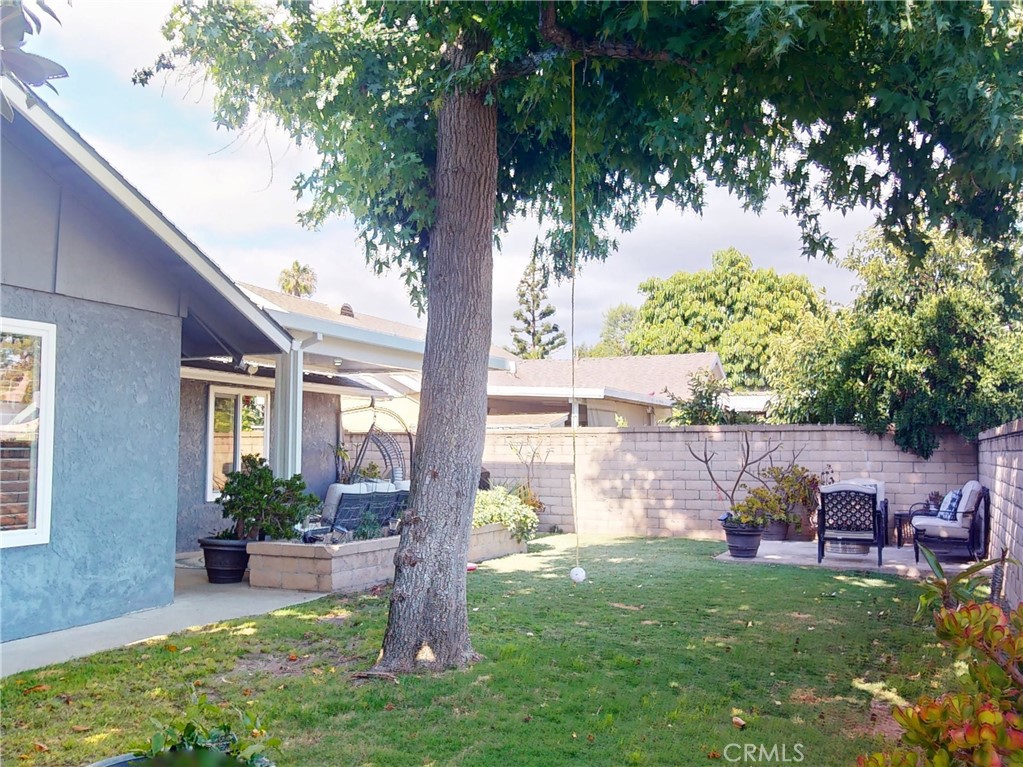 https://media.crmls.org/medias/b7a6efe3-0177-402f-8ce6-8c2fadc8acff.jpg?preset=X-Large