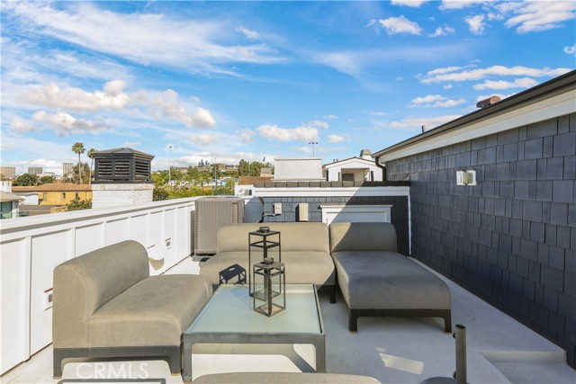 Detail Gallery Image 40 of 42 For 708 Heliotrope, Corona Del Mar,  CA 92625 - 3 Beds | 3 Baths