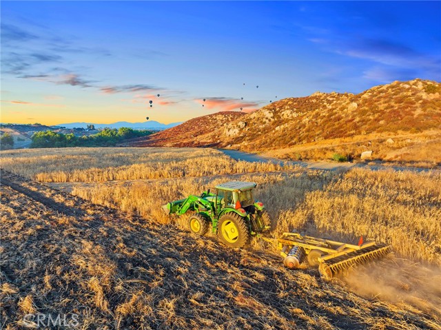 36520 E Benton Road, Temecula CA: https://media.crmls.org/medias/b7a840a3-add1-483a-bdeb-51a722ea00f4.jpg