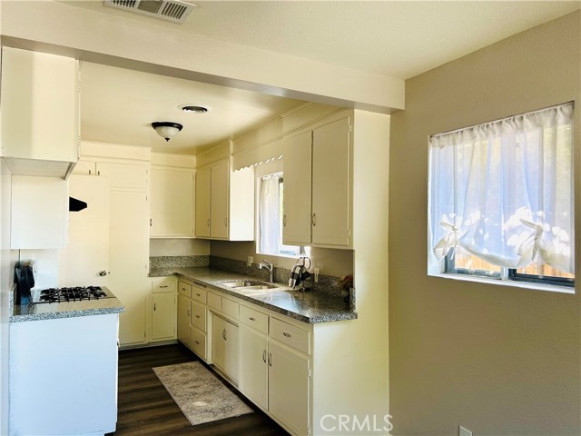 Detail Gallery Image 14 of 45 For 527 Fern Pl, Hemet,  CA 92543 - 2 Beds | 2 Baths