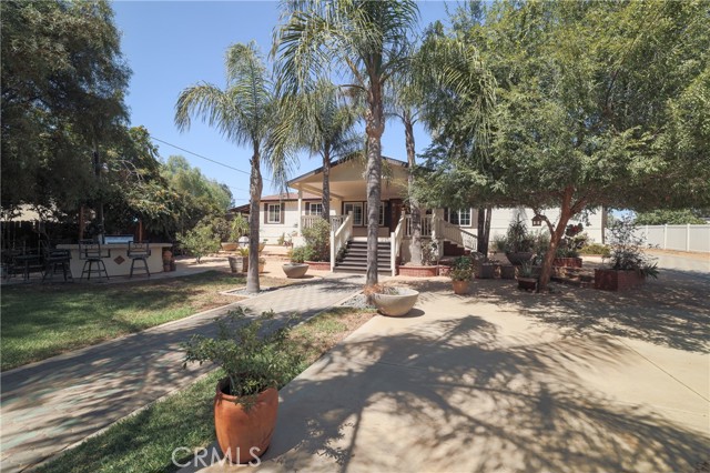 21510 Floral Avenue, Perris CA: https://media.crmls.org/medias/b7a947c4-0d14-4613-9a5c-2cea297759cb.jpg
